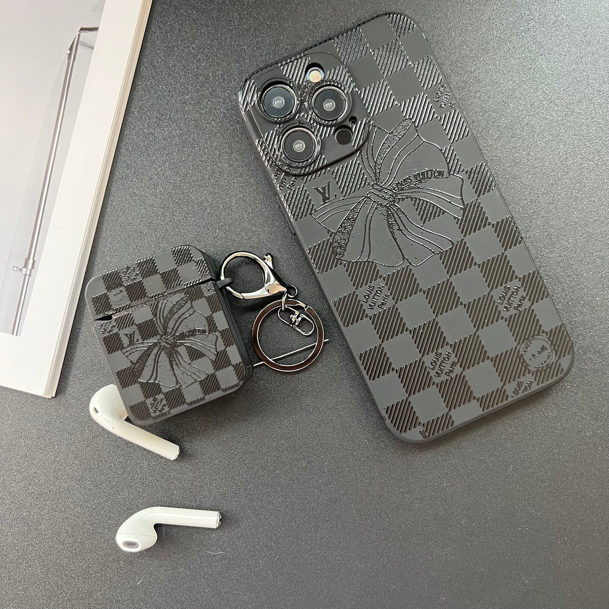 Coque de téléphone noire tendance (Nœud papillon cœur)