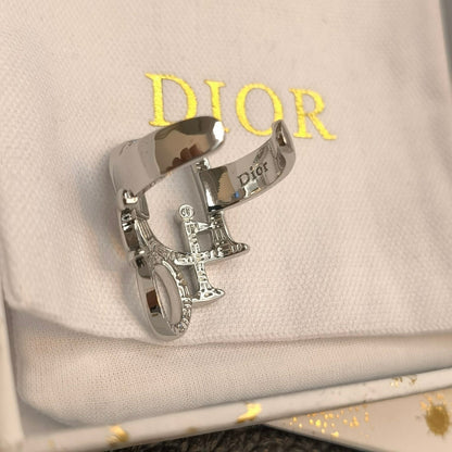 Offener Ring mit Hohlbuchstaben