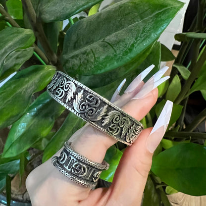 Anelli e bracciale vintage con G