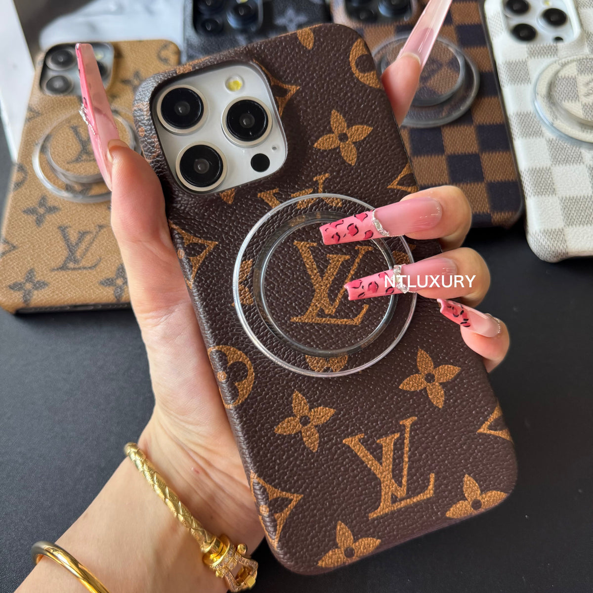 Coque de téléphone « Amour traditionnel » avec support MagSafe pour iPhone (Grand amour)