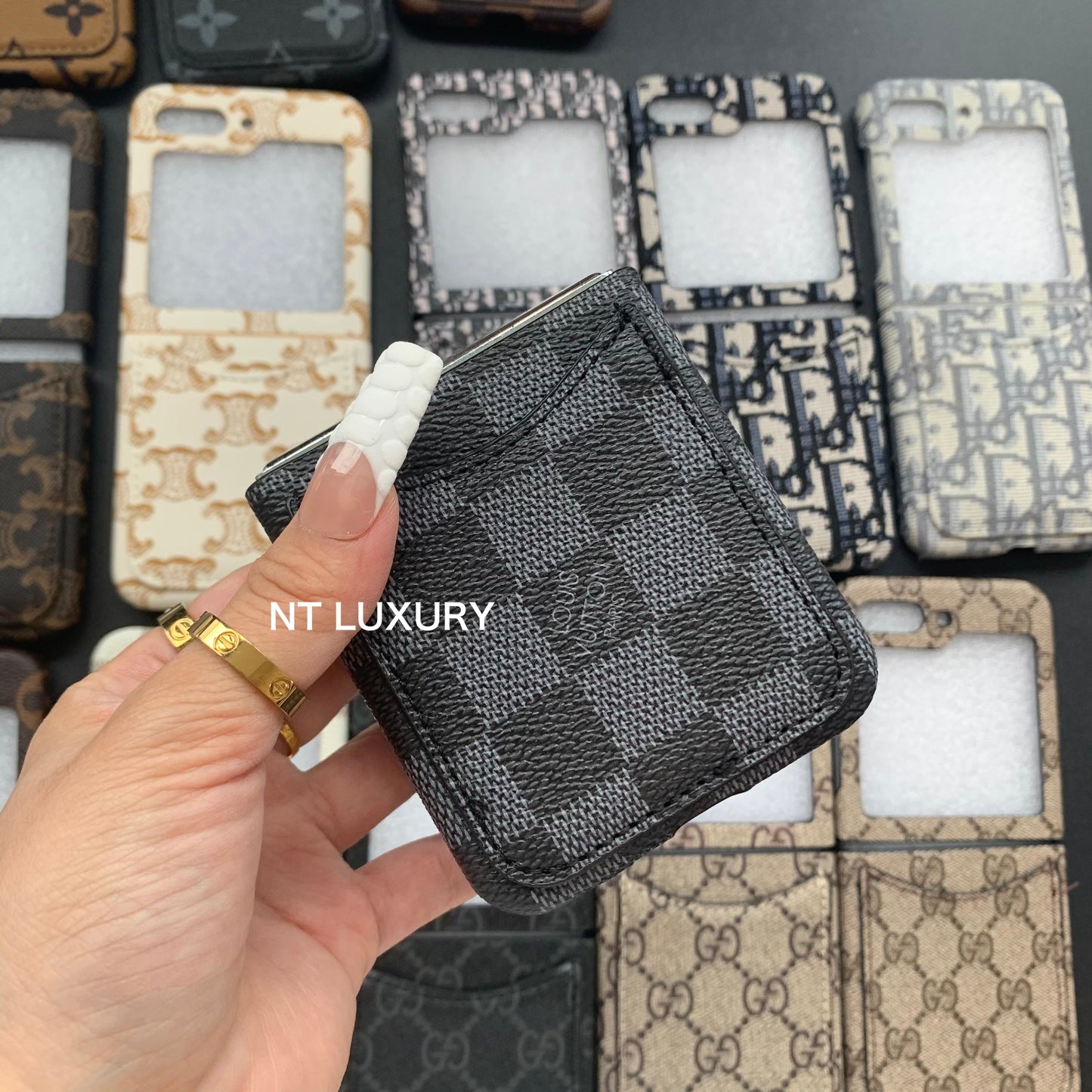Vintage Floral Case For Z-Flip Series with Pocket (Black Latticed)