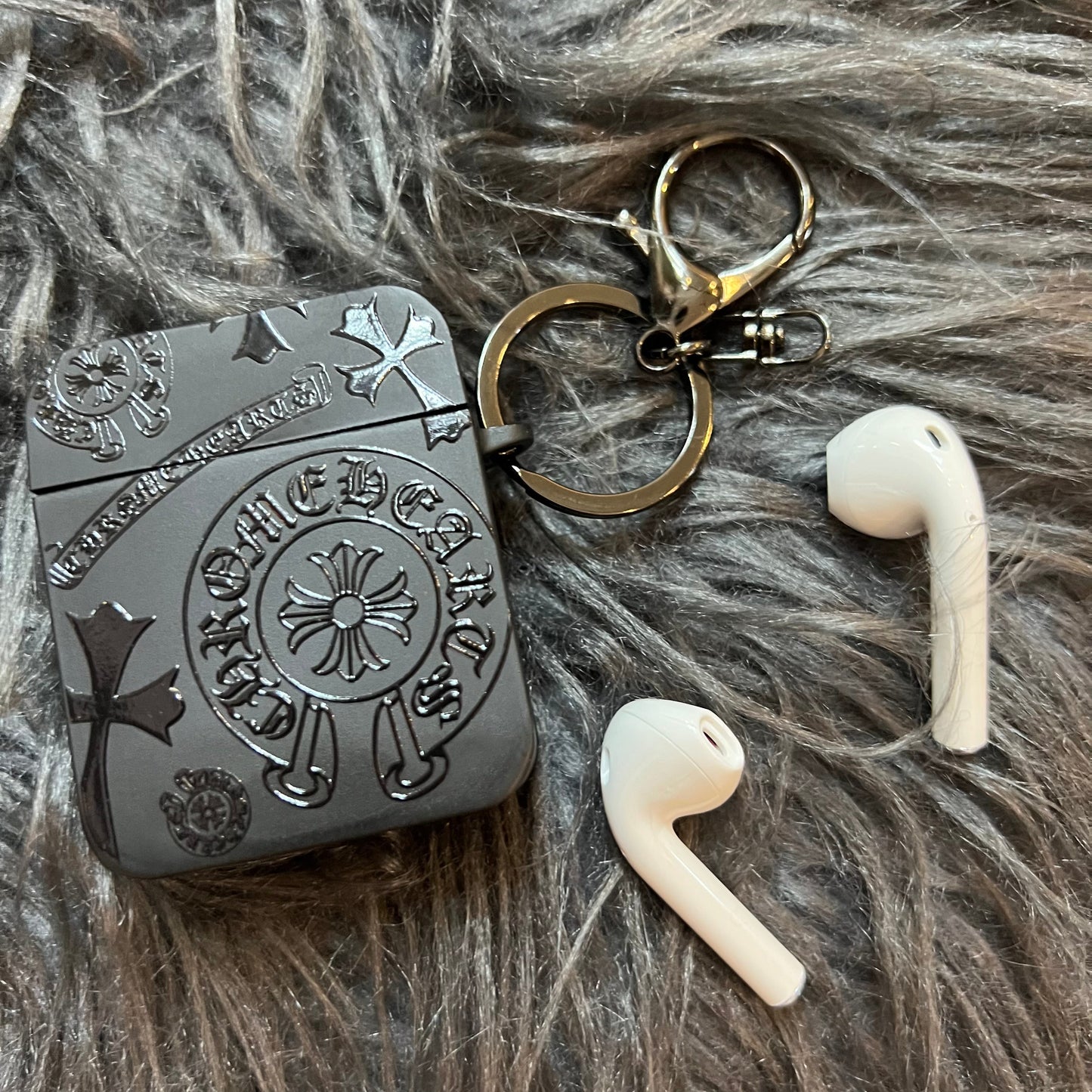 Black Trendy Airpods Case (Full Heart)