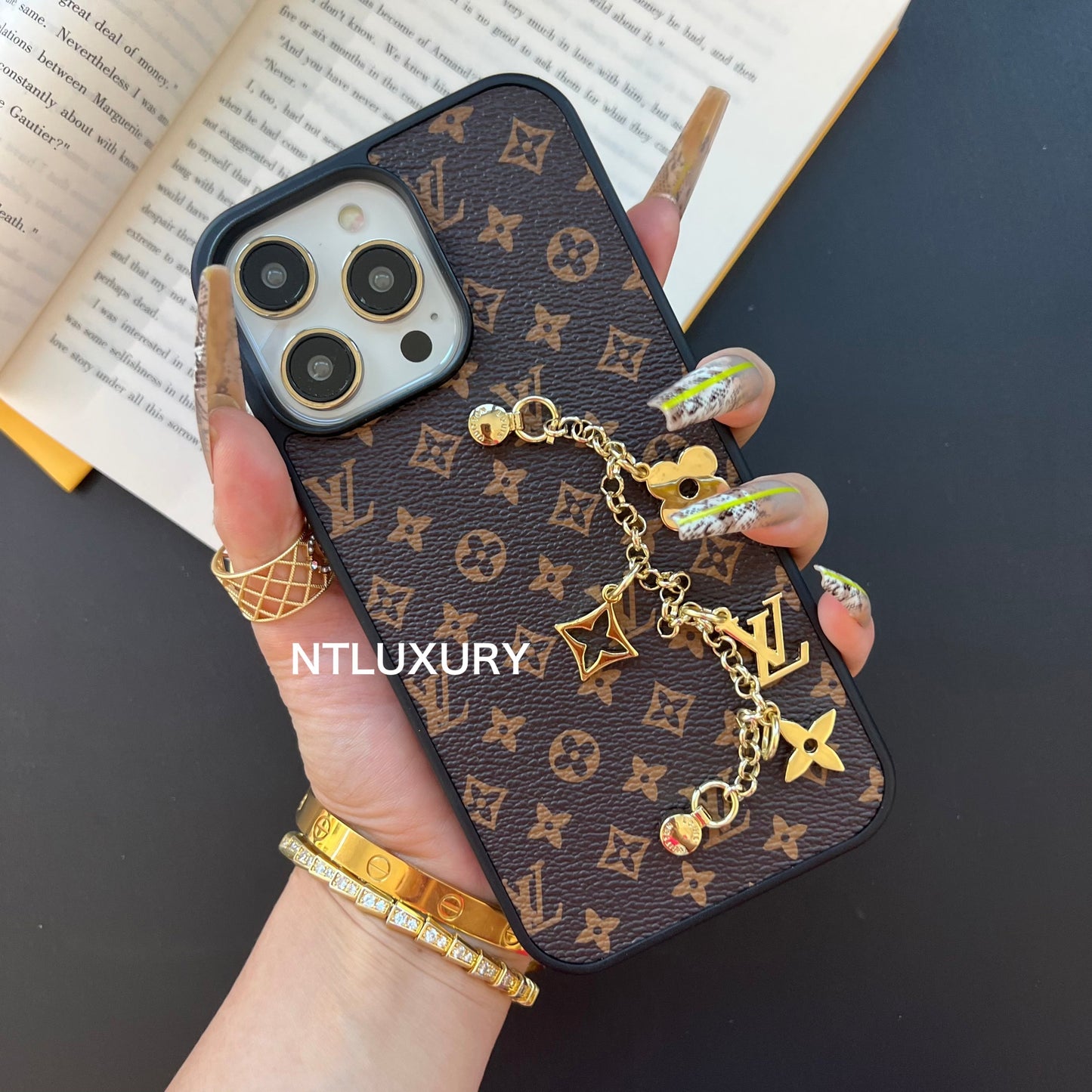 Traditional Love Phone Case With Floral Chain