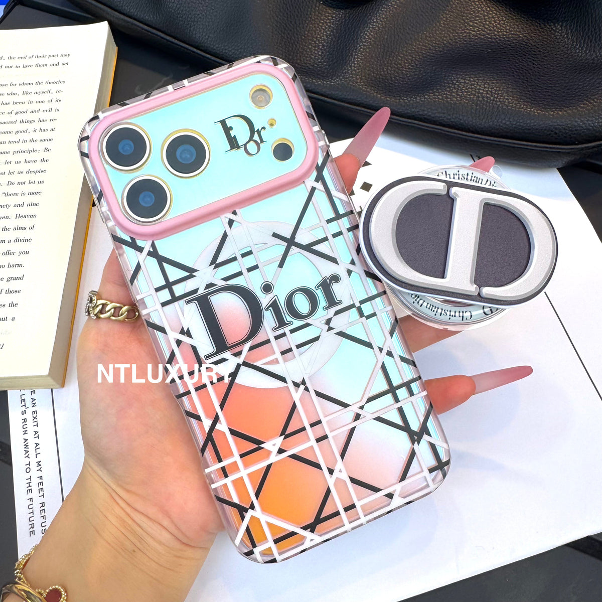 Chameleon Dove Magsafe Phone Case with CD Holder