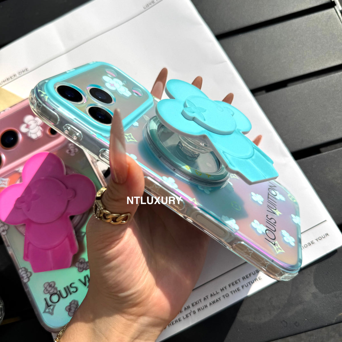 Chameleon Love Magsafe Phone Case with Neo Doll Holder