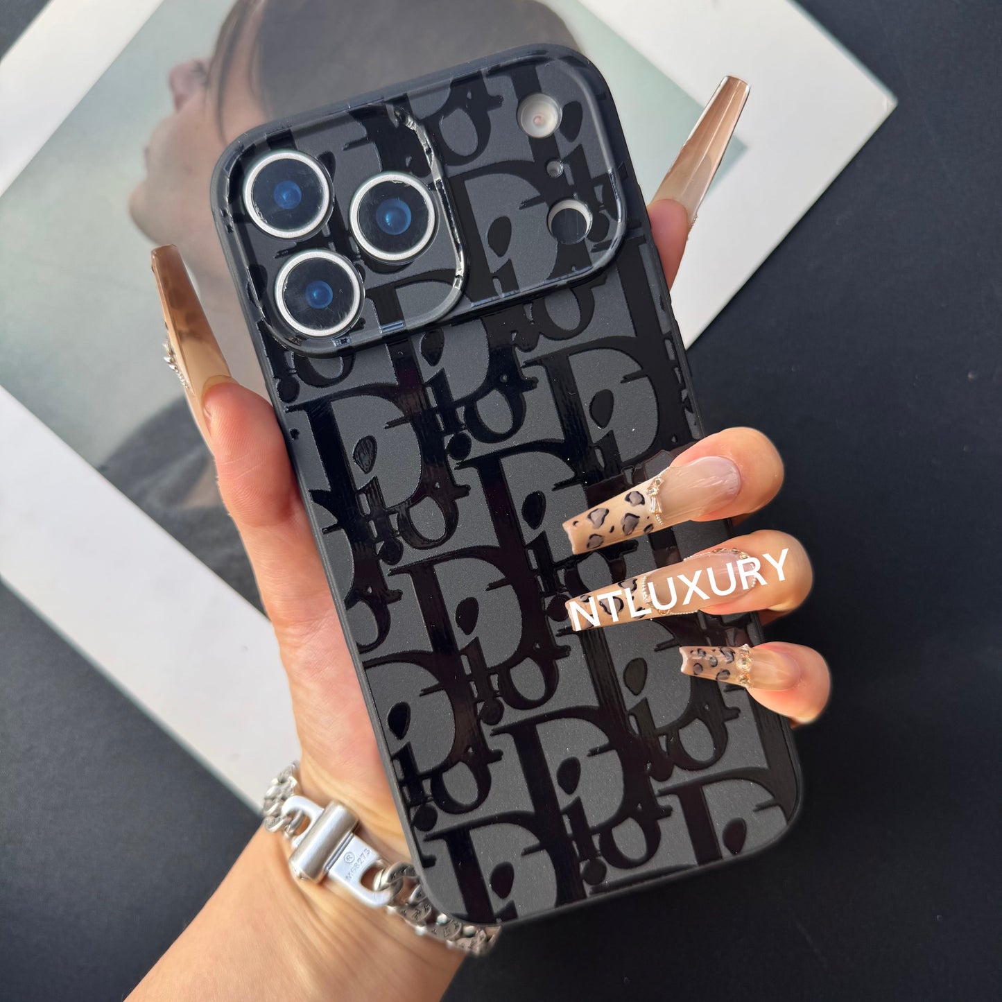 Black Trendy Phone Case (Big Deal)