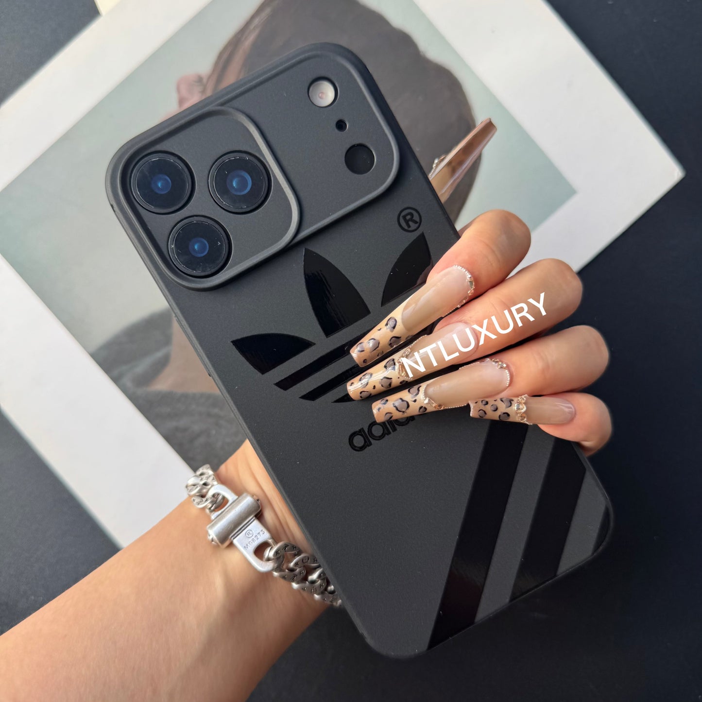 Black Trendy Phone Case ( Leaf )