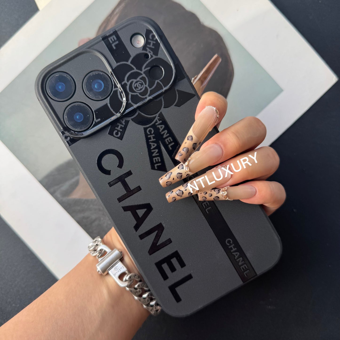 Black Trendy Phone Case ( C Gift )