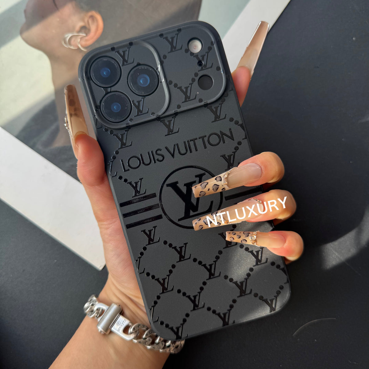 Schwarze Trendy Handyhülle ( Love Me )