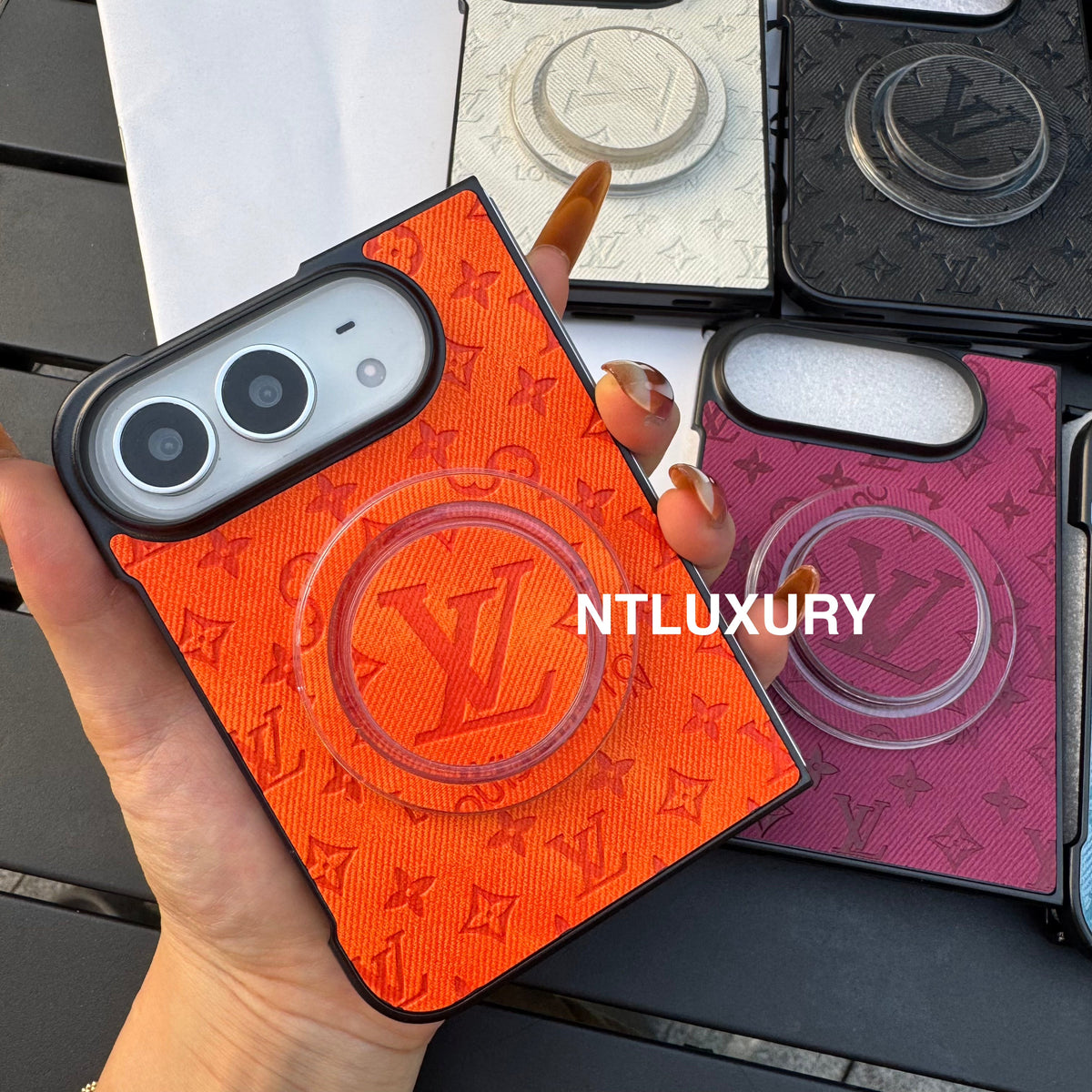 Funda de teléfono colorida de mezclilla con diseño de chica y corazón para iPhone Duo con soporte MagSafe