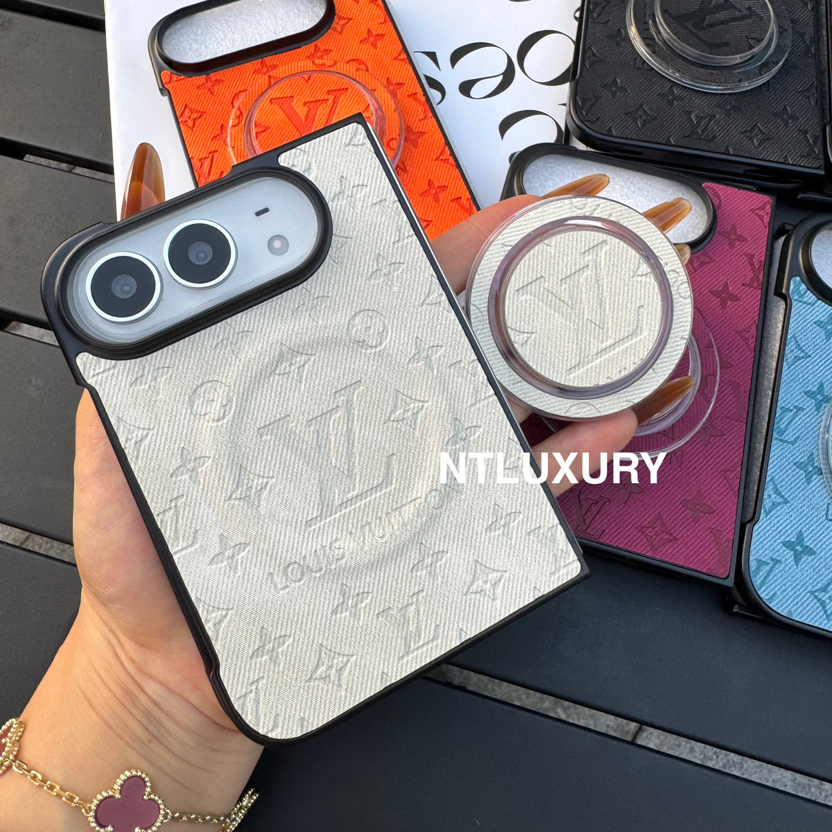Funda de teléfono colorida de mezclilla con diseño de chica y corazón para iPhone Duo con soporte MagSafe