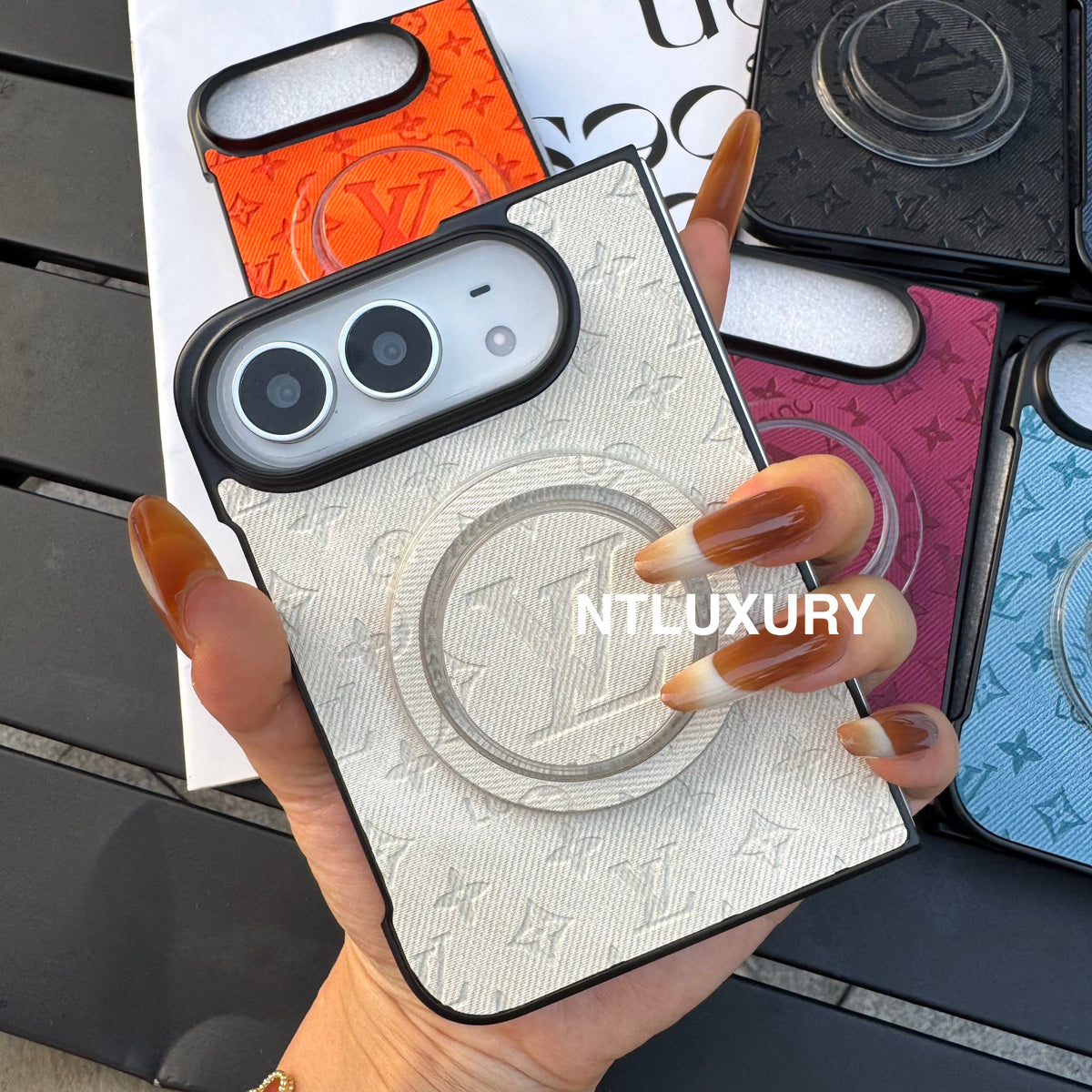 Funda de teléfono colorida de mezclilla con diseño de chica y corazón para iPhone Duo con soporte MagSafe