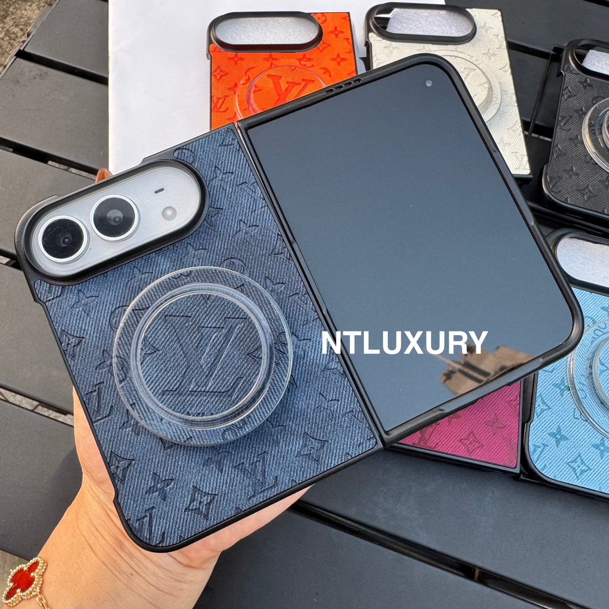 Funda de teléfono colorida de mezclilla con diseño de chica y corazón para iPhone Duo con soporte MagSafe