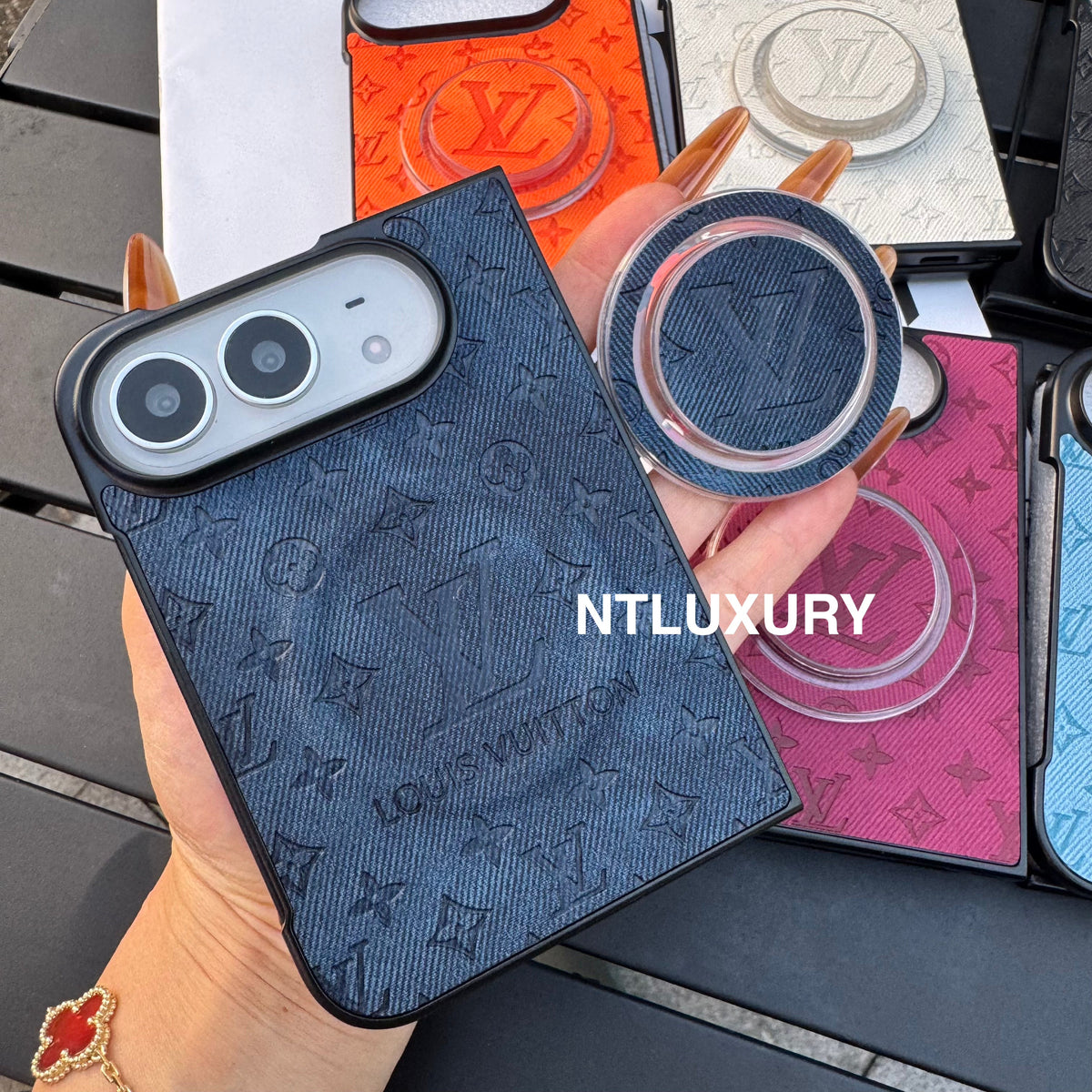 Funda de teléfono colorida de mezclilla con diseño de chica y corazón para iPhone Duo con soporte MagSafe