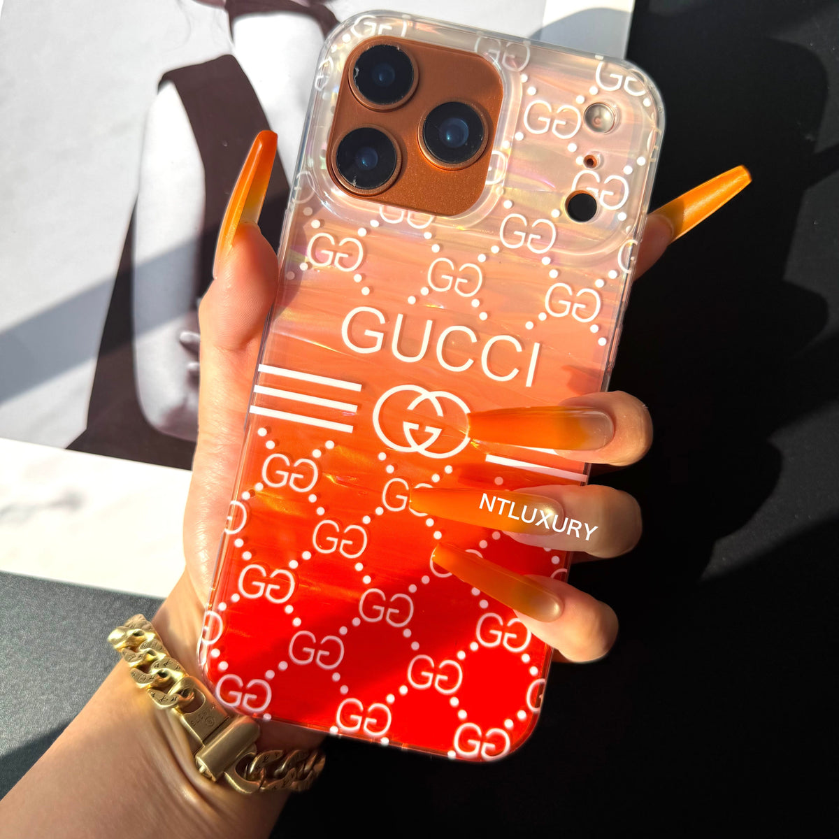 Coque de téléphone orange (bonne)
