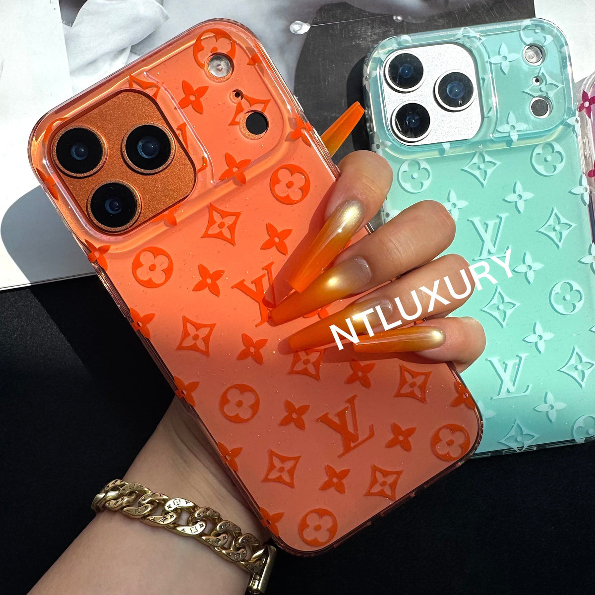 Orangefarbene Love Handyhülle