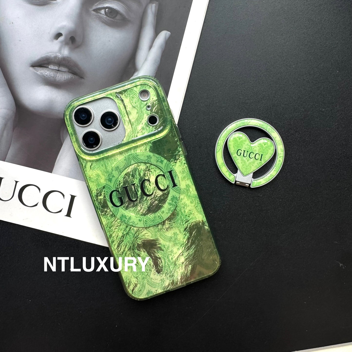 Grüne Handyhülle mit neuem MagSafe-Halter