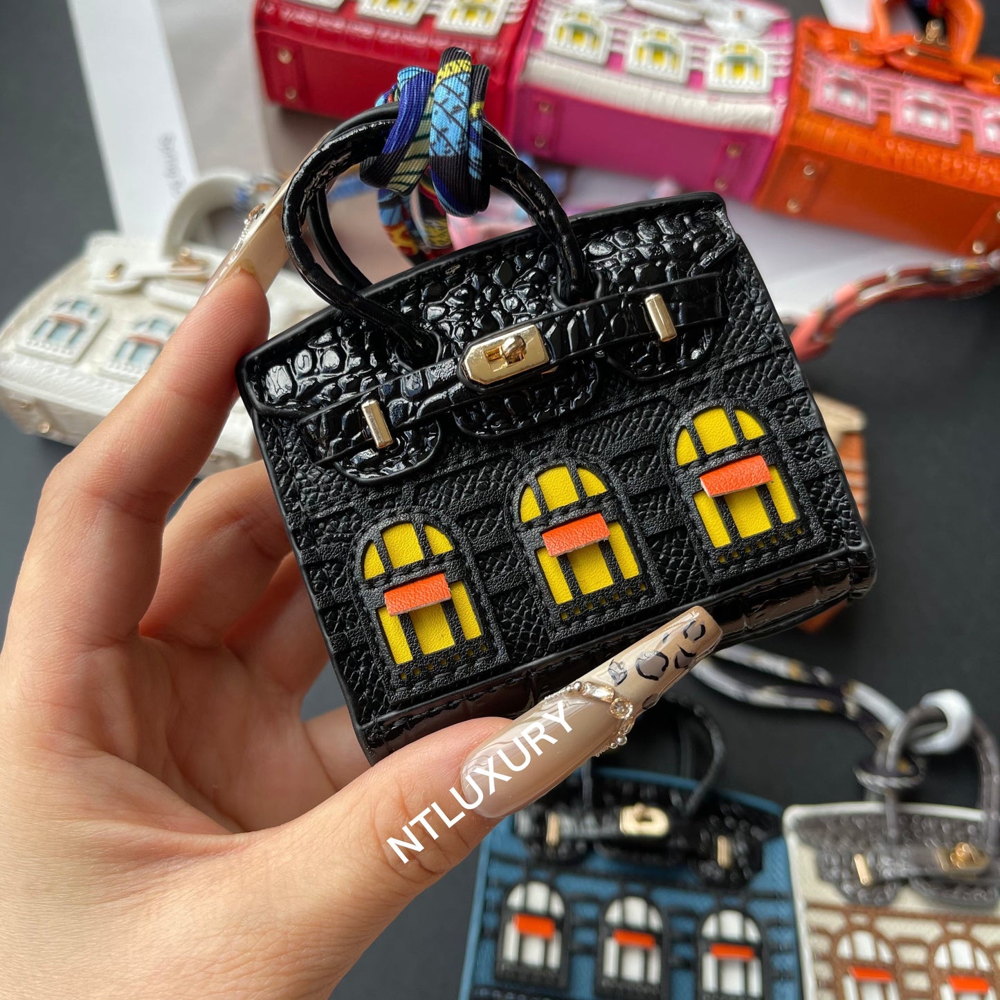 Cute Mini House Pendant (Black)