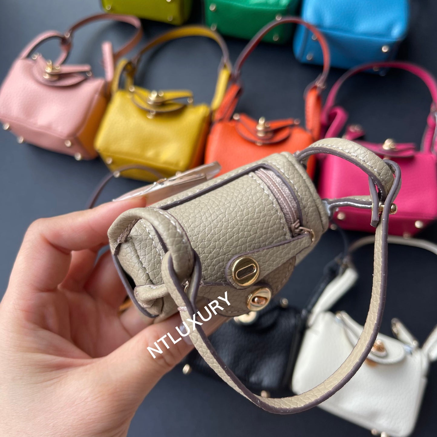 Cute Leendy Girl Minimum Cute Pendant (Grey)