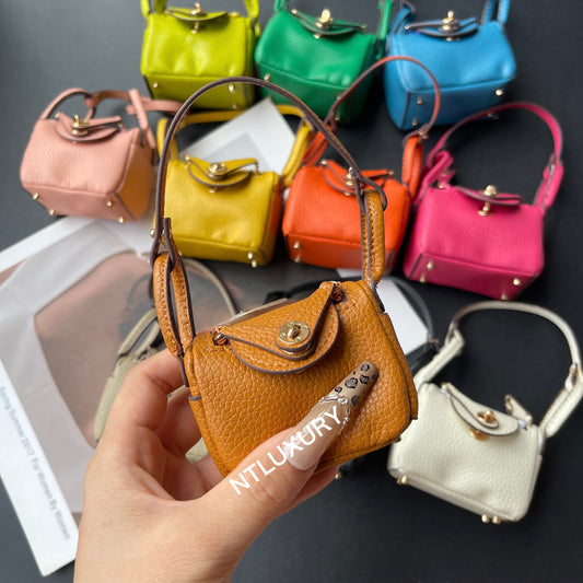 Cute Leendy Girl Minimum Cute Pendant (Brown)