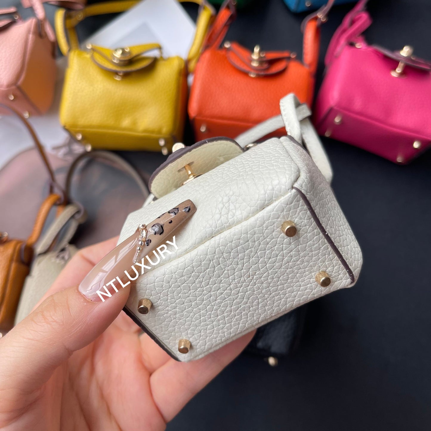 Cute Leendy Girl Minimum Cute Pendant (White)