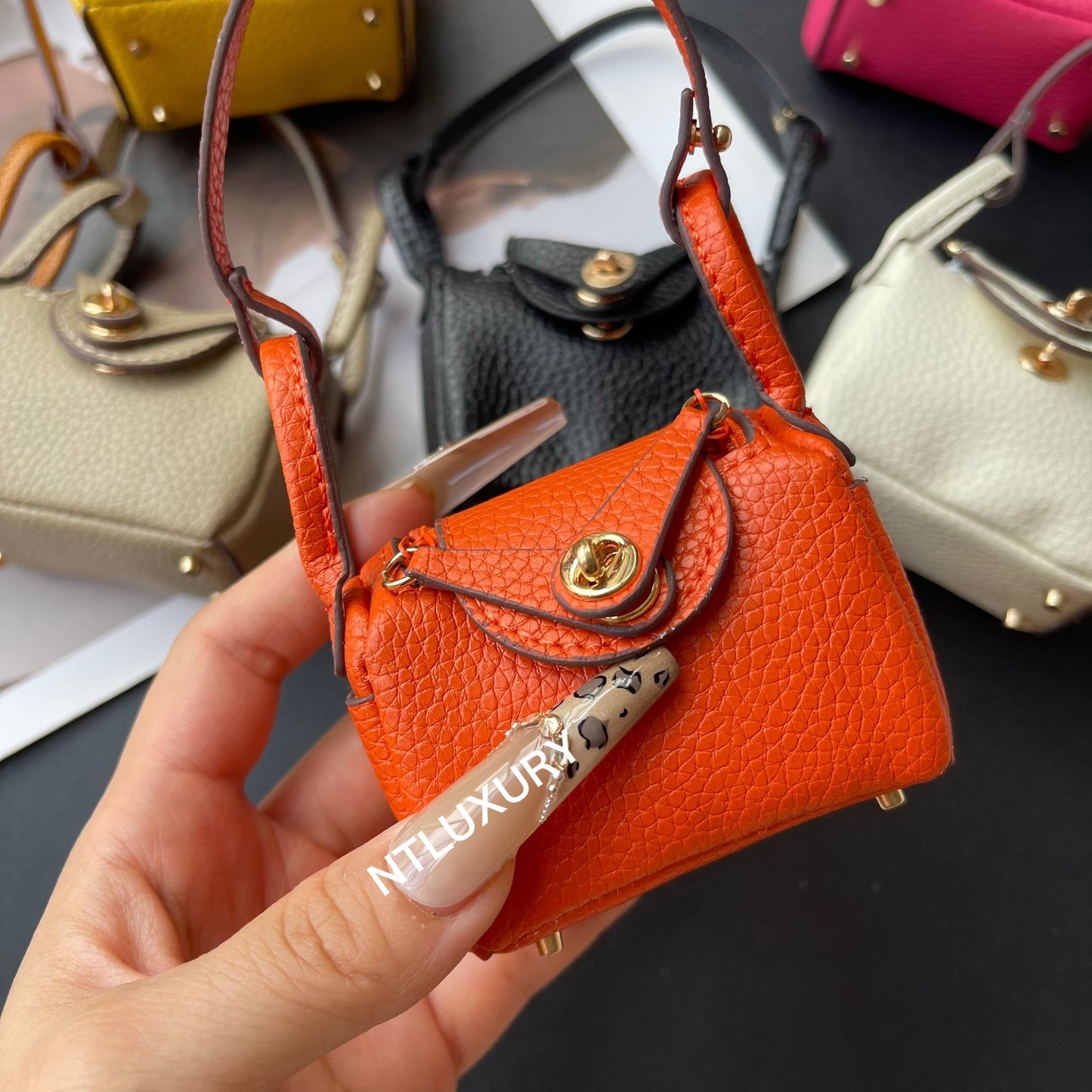 Cute Leendy Girl Minimum Cute Pendant (Orange)