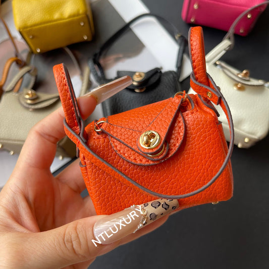 Cute Leendy Girl Minimum Cute Pendant (Orange)