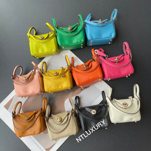 Cute Leendy Girl Minimum Cute Pendant
