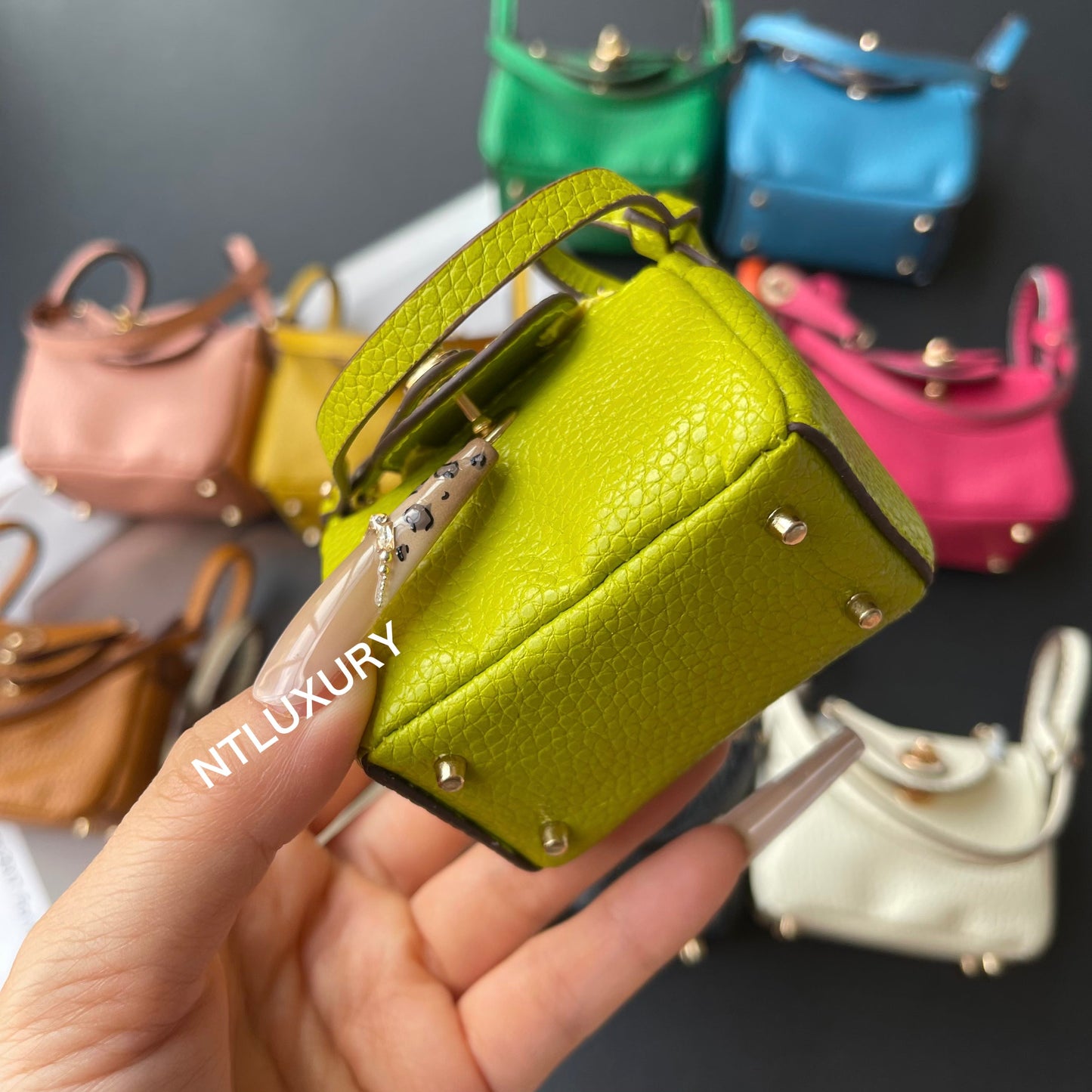 Cute Leendy Girl Minimum Cute Pendant (Chartreuse)