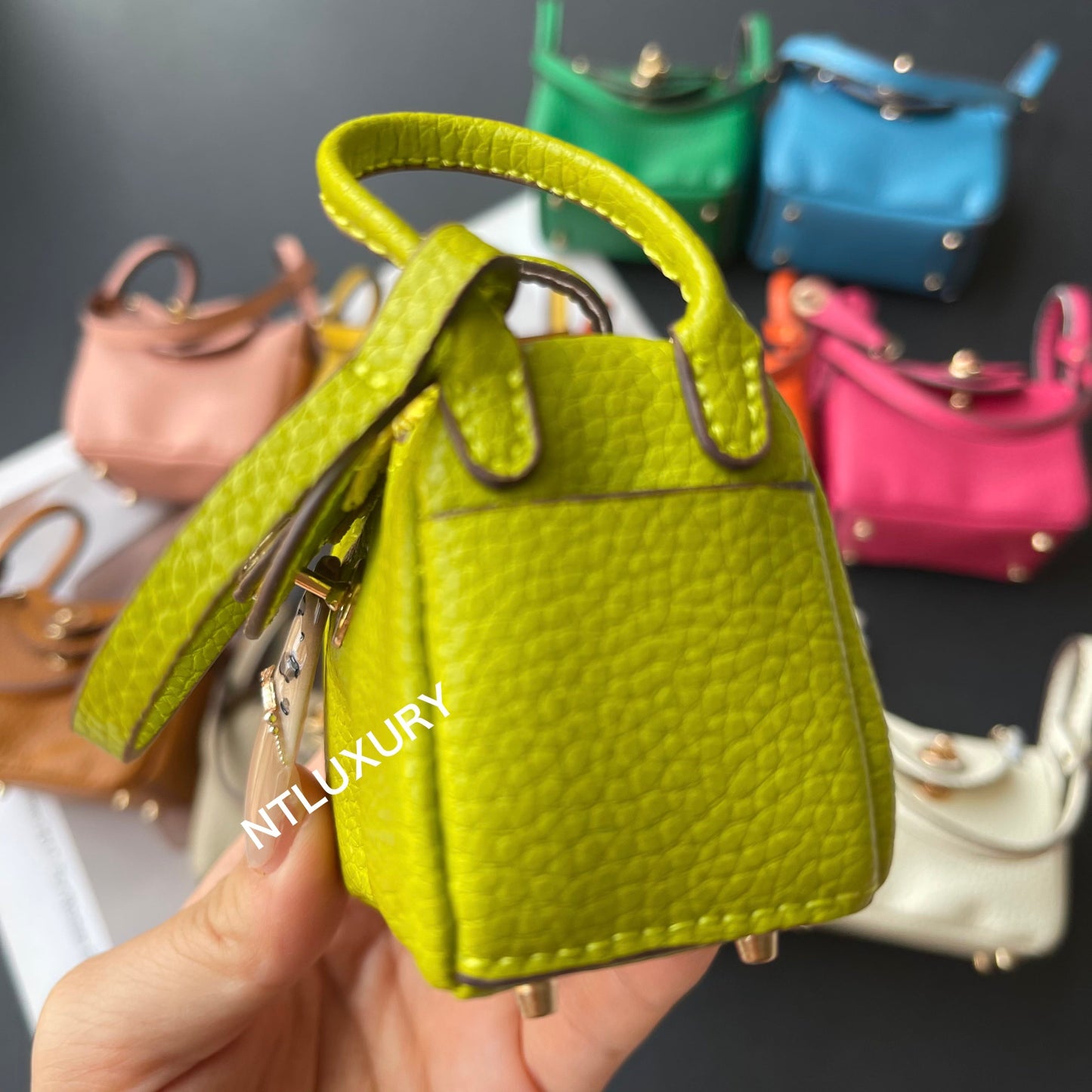Cute Leendy Girl Minimum Cute Pendant (Chartreuse)