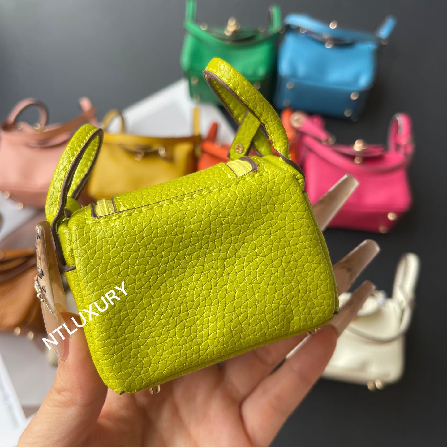 Cute Leendy Girl Minimum Cute Pendant (Chartreuse)