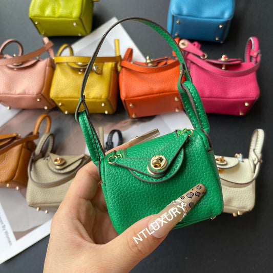 Cute Leendy Girl Minimum Cute Pendant (Green)