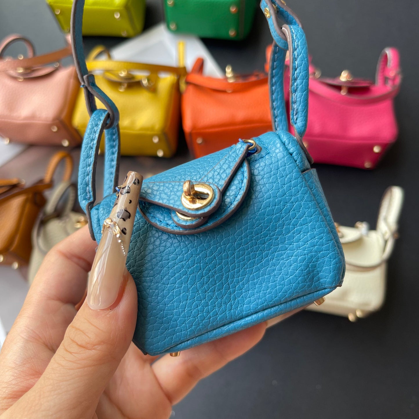 Cute Leendy Girl Minimum Cute Pendant (Blue)
