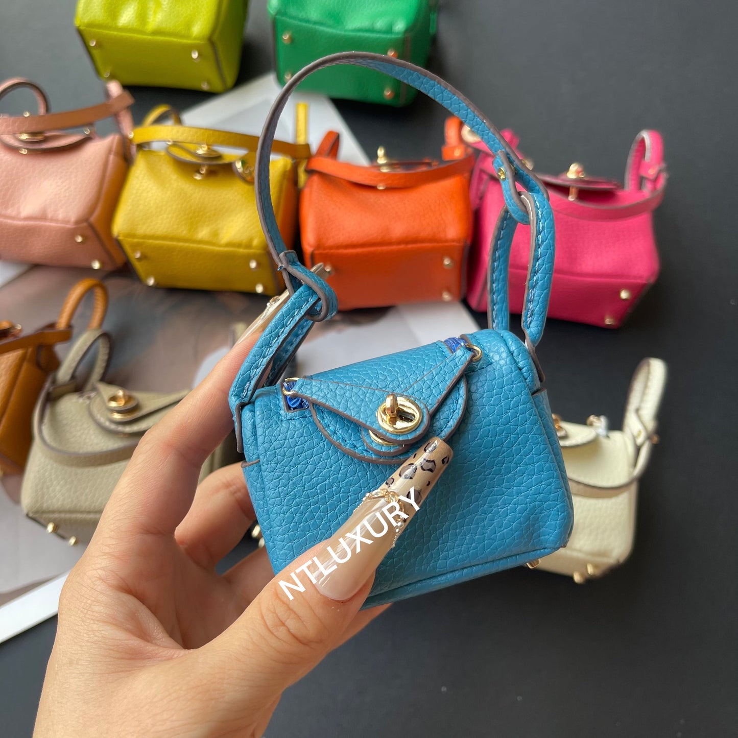 Cute Leendy Girl Minimum Cute Pendant (Blue)