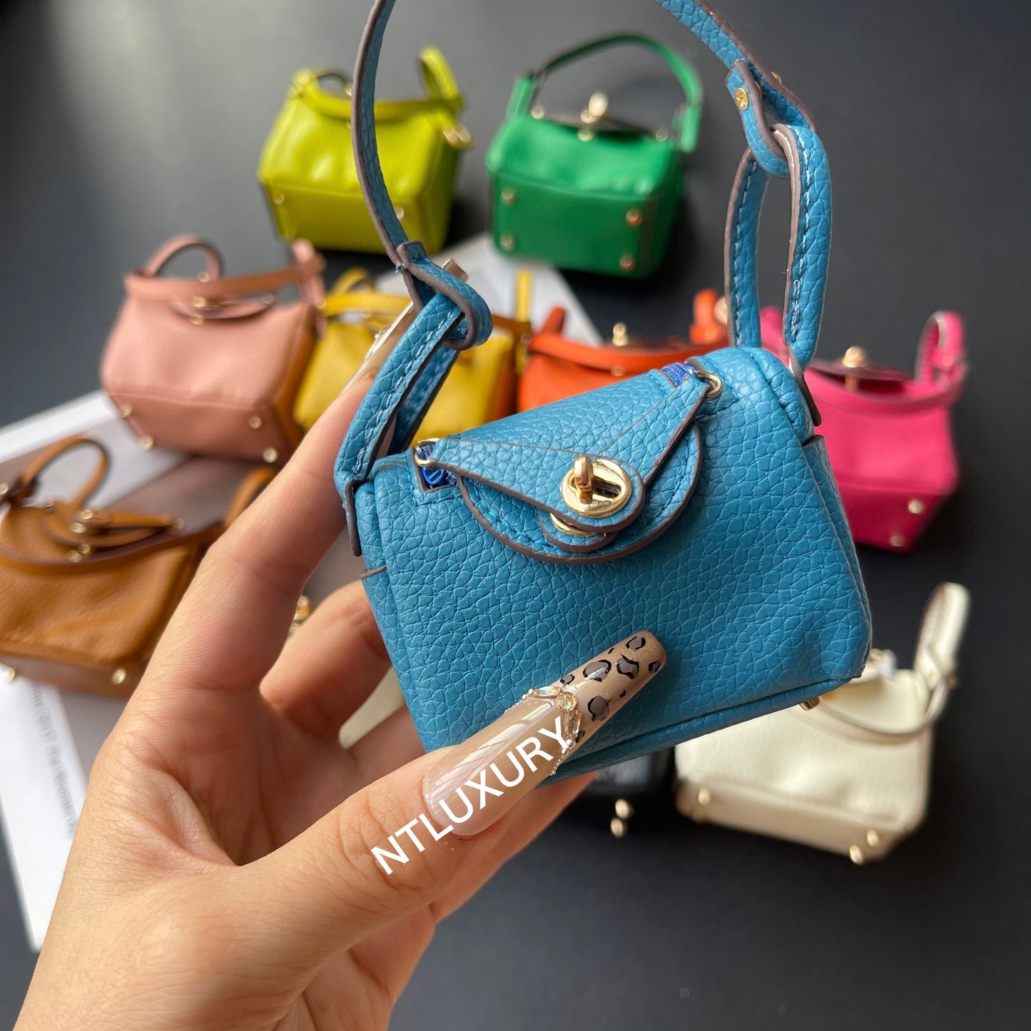 Cute Leendy Girl Minimum Cute Pendant (Blue)
