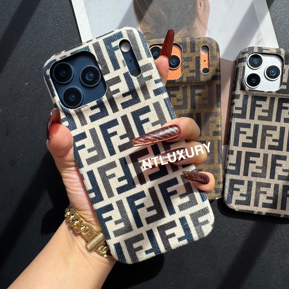 Jolie coque de téléphone en fourrure pour l'hiver