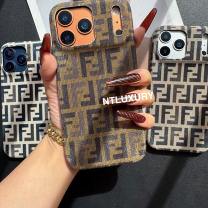 Jolie coque de téléphone en fourrure pour l'hiver