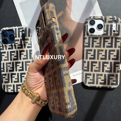 Jolie coque de téléphone en fourrure pour l'hiver