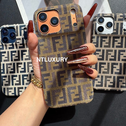 Jolie coque de téléphone en fourrure pour l'hiver