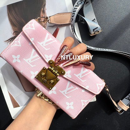 Funda para teléfono tipo bolso con cadena y estampado floral de amor