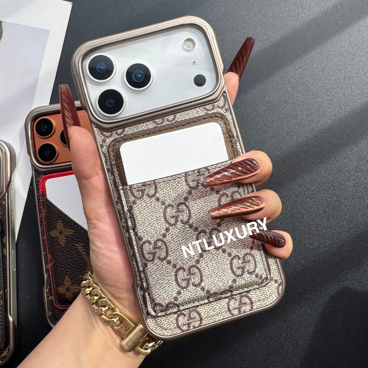 Elegantes Design MagSafe Handyhülle mit MagSafe Kartenetui