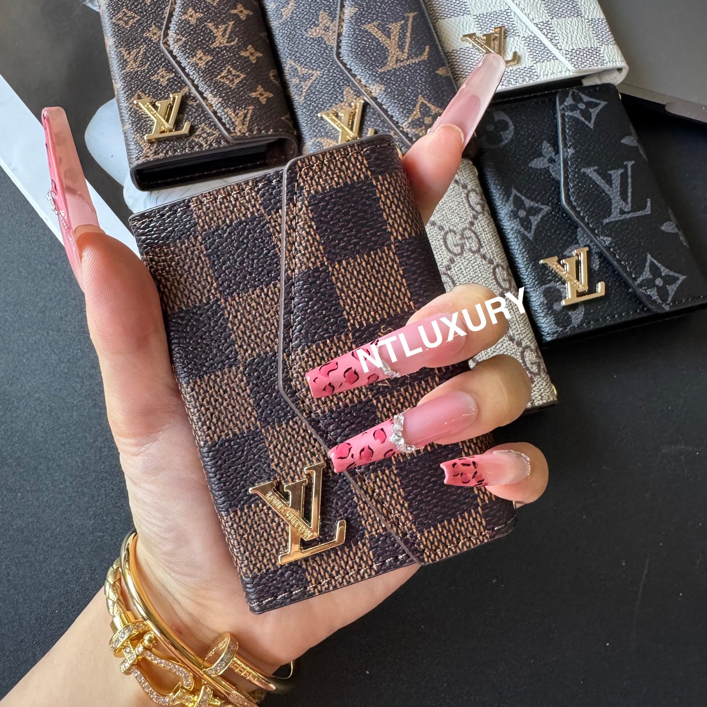 Curved Edge Love Tri-Fold Wallet