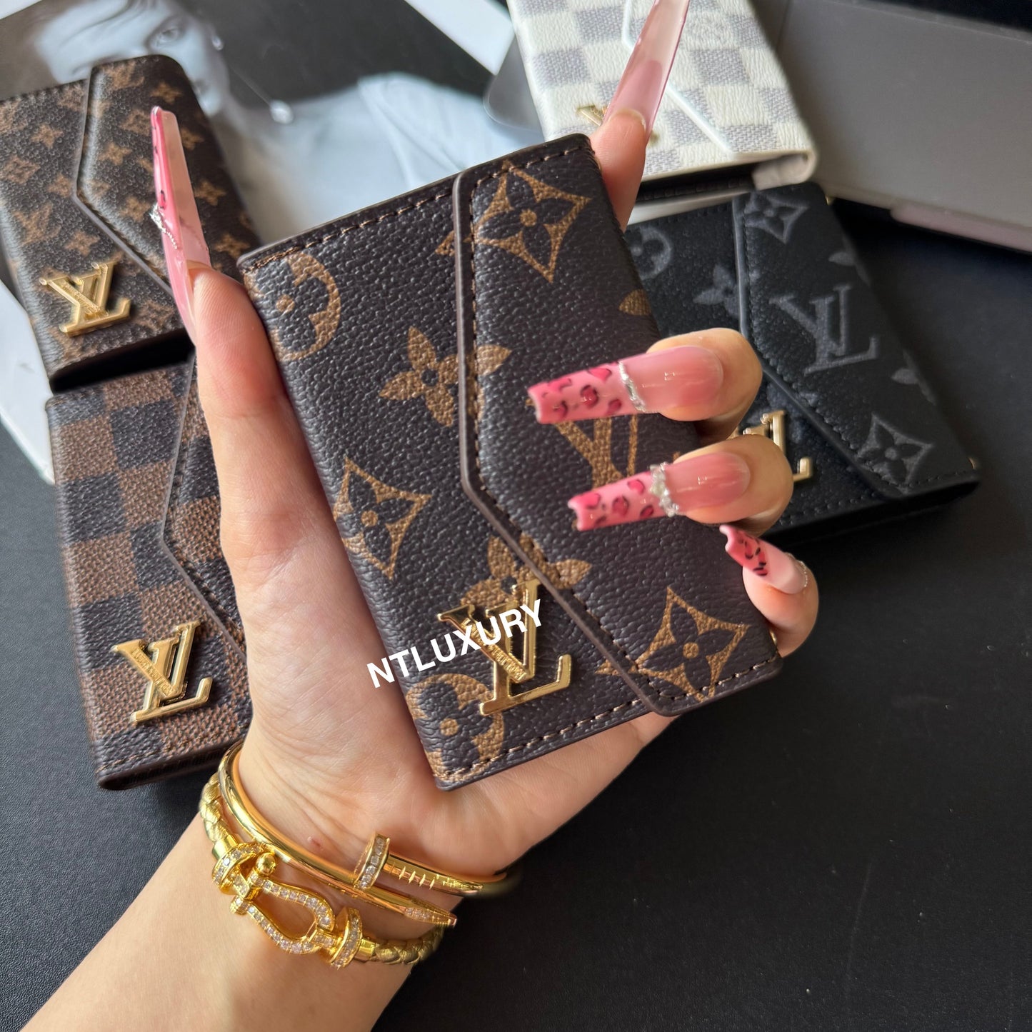 Curved Edge Love Tri-Fold Wallet