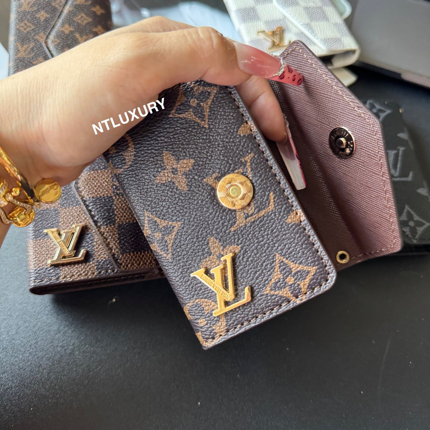Curved Edge Love Tri-Fold Wallet