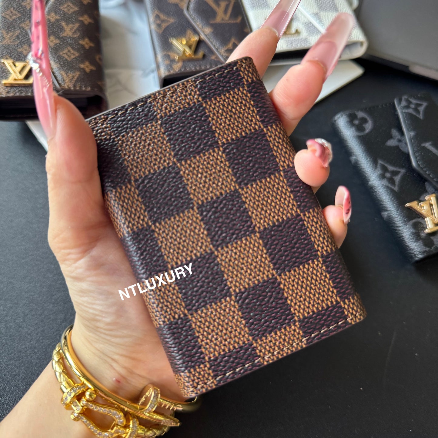 Curved Edge Love Tri-Fold Wallet