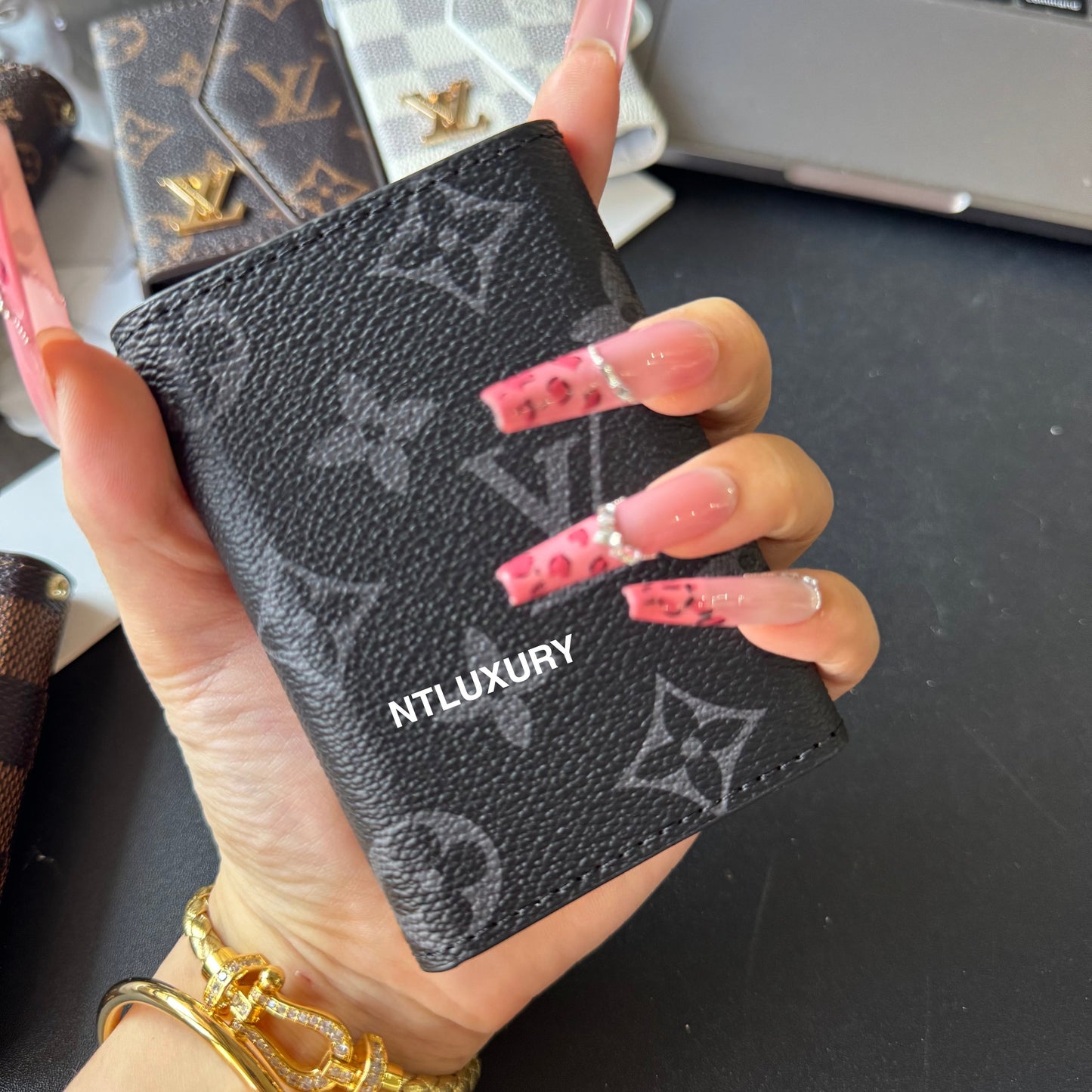Curved Edge Love Tri-Fold Wallet