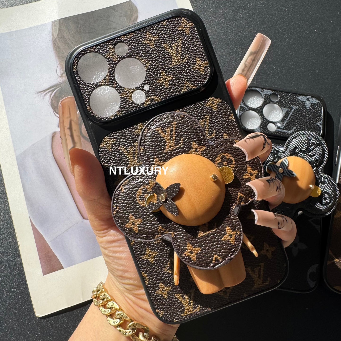 Traditional Fancy Design With Magsafe Doll Holder