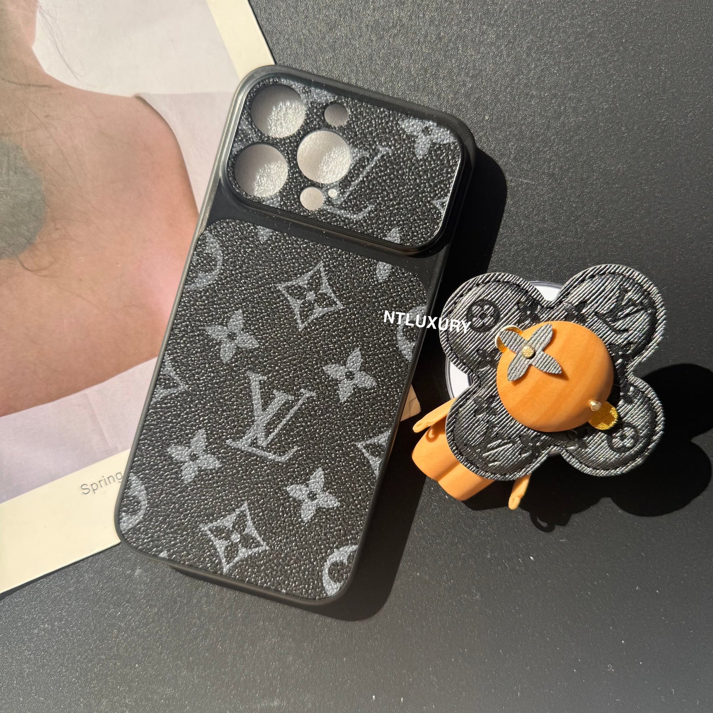 Traditional Fancy Design With Magsafe Doll Holder