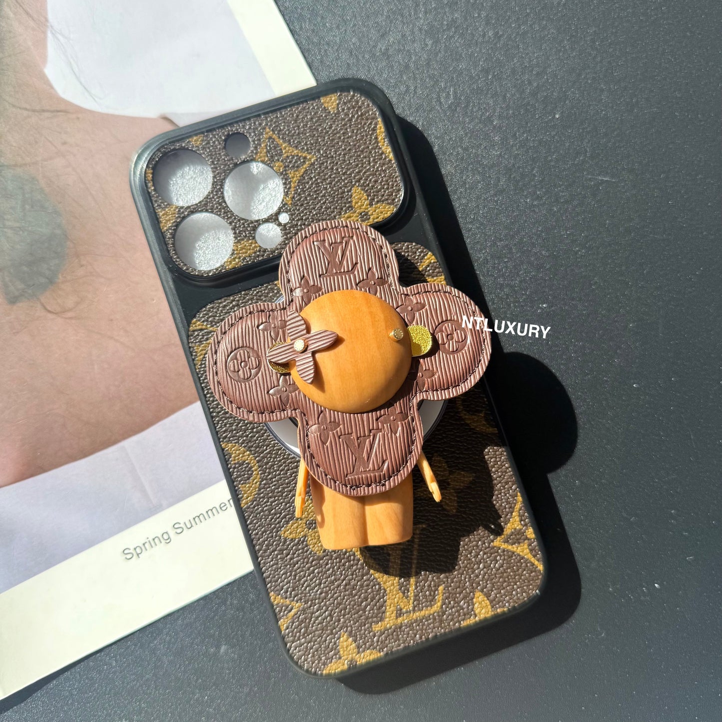 Traditional Fancy Design With Magsafe Doll Holder