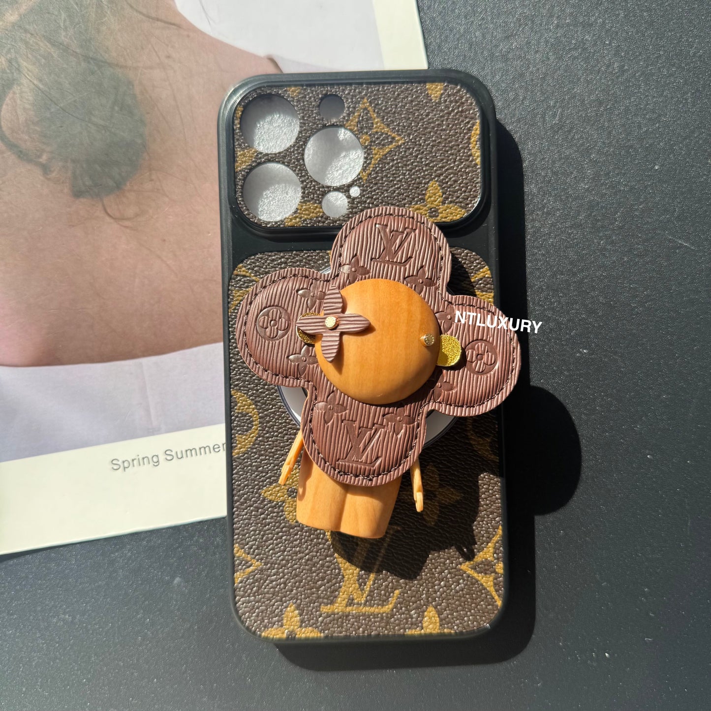 Traditional Fancy Design With Magsafe Doll Holder